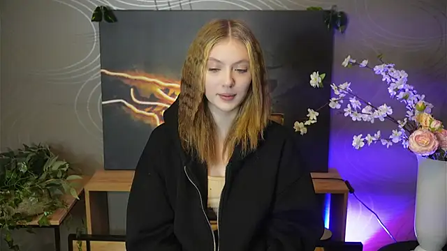 Snapshot of EstaGoetsch chatting on 10/21/25, 08:15 EstaGoetsch online show from 10/21/25, 08:15