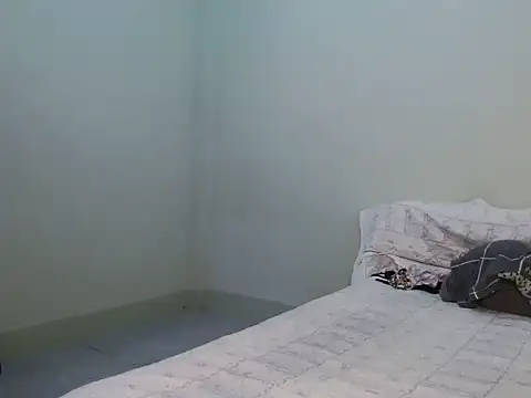 Snapshot of TeaseNPlease_13 chatting on 02/01/26, 09:24 TeaseNPlease 13 online show from 02/01/26, 09:24