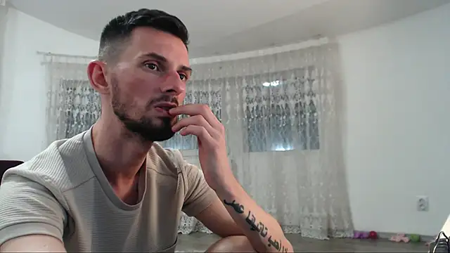 Snapshot of Tom_michaelx chatting on 10/02/25, 05:20 Tom michaelx online show from 10/02/25, 05:20