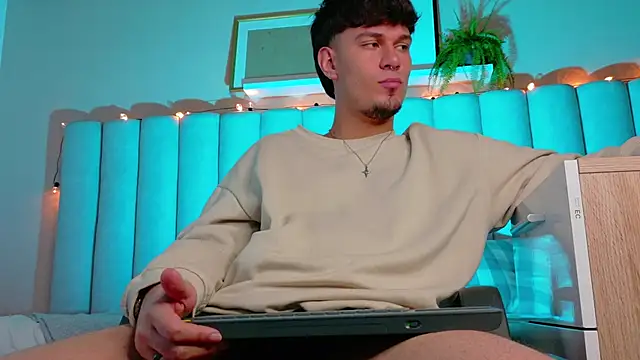 LiamThunder05  online show from 11/08/25, 03:07