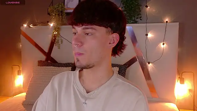 LiamThunder05  online show from 11/25/25, 02:55