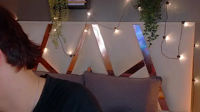 LiamThunder05  online show from 12/16/25, 07:52