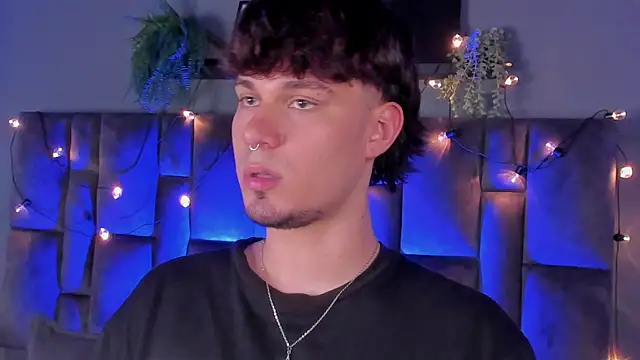 LiamThunder05  online show from 12/17/25, 07:53