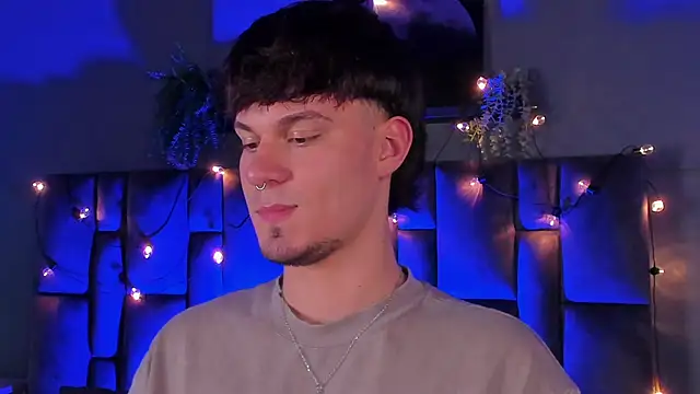 LiamThunder05  online show from 12/18/25, 07:53