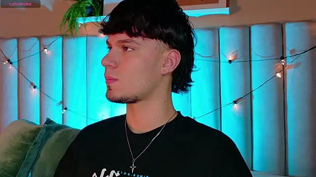 LiamThunder05  online show from 12/20/25, 07:43