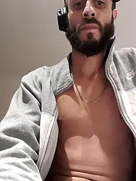 Snapshot of cesar8906 chatting on 11/11/25, 12:21 cesar8906 online show from 11/11/25, 12:21