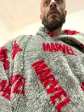 Snapshot of cesar8906 chatting on 12/14/25, 06:30 cesar8906 online show from 12/14/25, 06:30