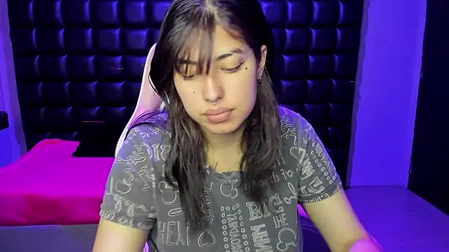 Violetta Swett  online show from 12/02/25, 01:28