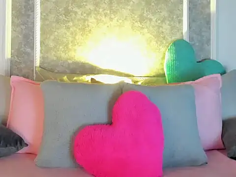  victoriaa  lois online show from 10/17/25, 08:33