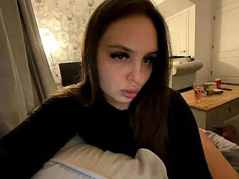 Snapshot of EllaStarrxxx chatting on 11/04/25, 12:10 EllaStarrxxx online show from 11/04/25, 12:10