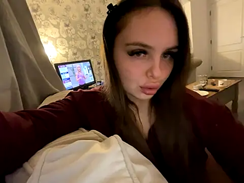 Snapshot of EllaStarrxxx chatting on 11/20/25, 12:33 EllaStarrxxx online show from 11/20/25, 12:33