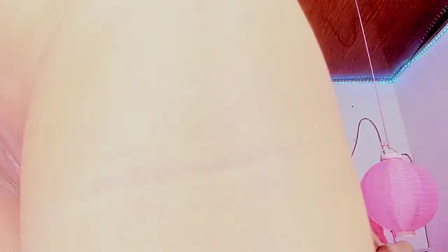 Snapshot of shannon_kinne_ chatting on 12/16/25, 01:38 shannon kinne online show from 12/16/25, 01:38