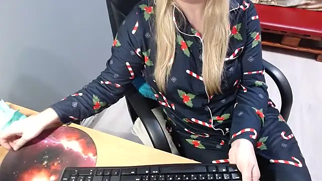 Snapshot of Ledi_Catherin chatting on 12/20/25, 07:21 Ledi Catherin online show from 12/20/25, 07:21