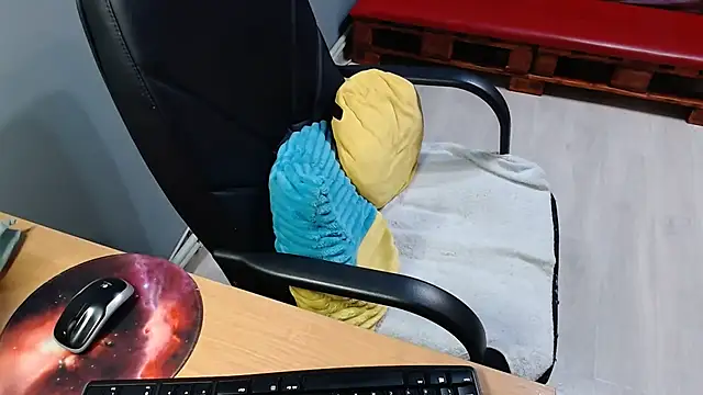 Snapshot of Ledi_Catherin chatting on 01/08/26, 12:02 Ledi Catherin online show from 01/08/26, 12:02