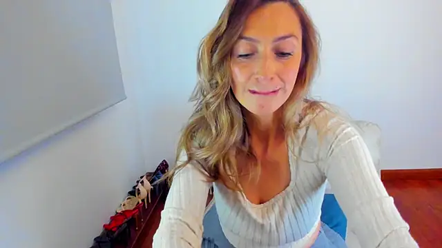 Velourmuse online show from 06/19/26, 11:08