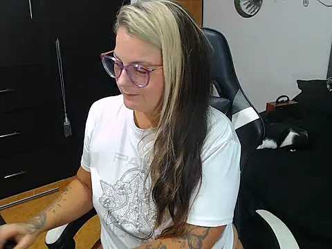 Snapshot of perlagoloza05 chatting on 10/23/25, 03:39 perlagoloza05 online show from 10/23/25, 03:39