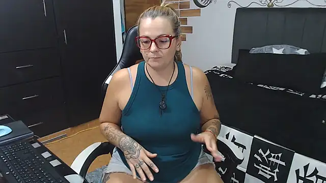 perlagoloza05 online show from 06/17/26, 03:31