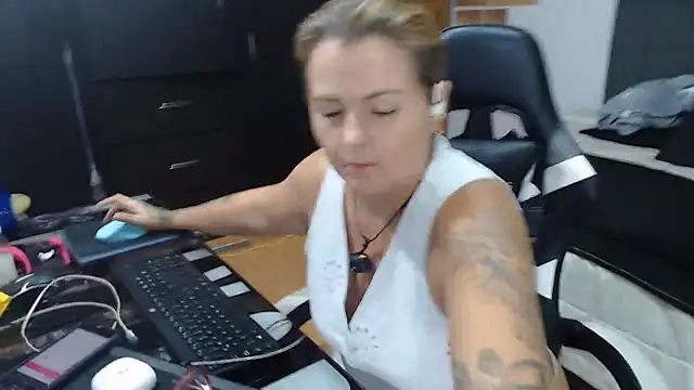 perlagoloza05 online show from 06/21/26, 02:14
