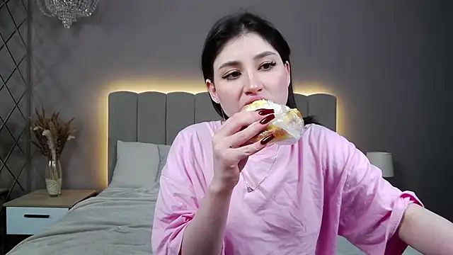 DianaMello online show from 11/15/25, 04:21