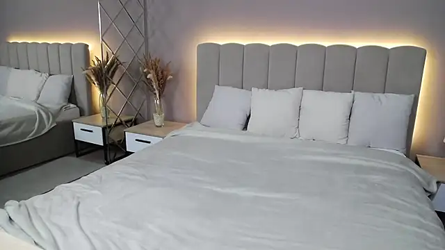 DianaMello online show from 11/27/25, 04:03