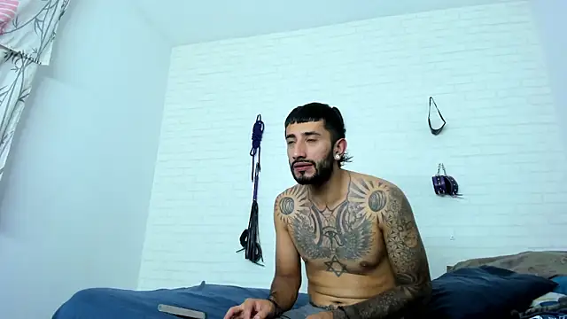 Snapshot of sofiandnick_smith chatting on 03/14/26, 03:45 sofiandnick smith online show from 03/14/26, 03:45