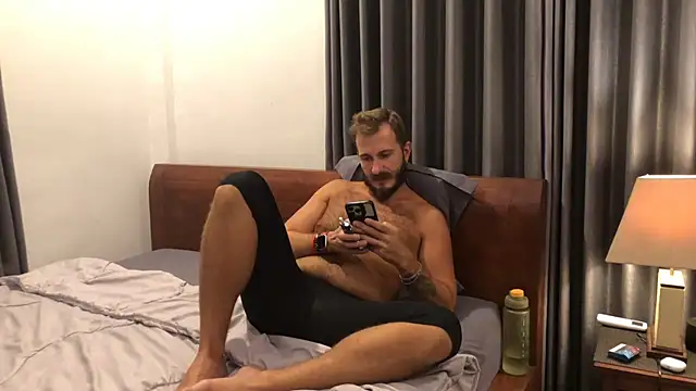 Snapshot of mrmaxiy chatting on 03/05/26, 11:28 mrmaxiy online show from 03/05/26, 11:28