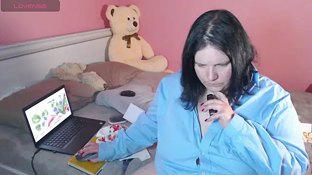  alexandra ray  online show from 12/13/25, 07:53