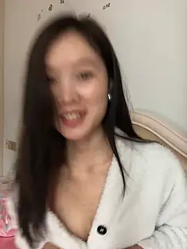 Snapshot of Mile-m chatting on 03/29/26, 06:35 Mile-m online show from 03/29/26, 06:35