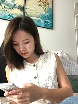 Snapshot of Mile-m chatting on 05/21/26, 03:02 Mile-m online show from 05/21/26, 03:02