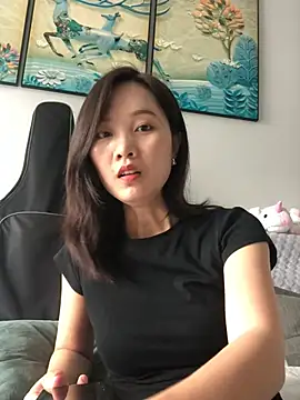 Snapshot of Mile-m chatting on 06/15/26, 03:31 Mile-m online show from 06/15/26, 03:31