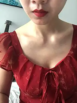 Snapshot of Mile-m chatting on 06/22/26, 05:37 Mile-m online show from 06/22/26, 05:37