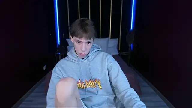 Snapshot of MarkBranston chatting on 12/21/25, 10:44 MarkBranston online show from 12/21/25, 10:44