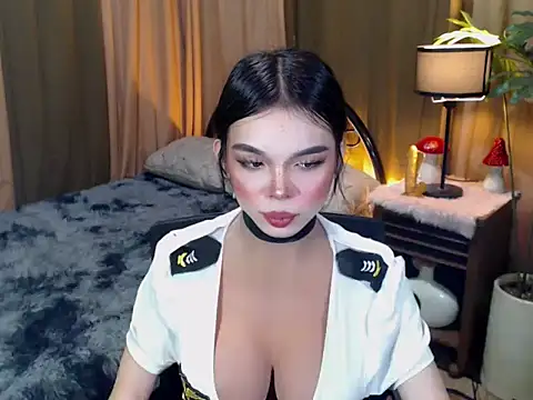 TWINKTRANSSHANEL online show from 10/29/25, 11:06