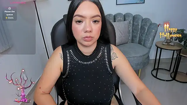 Snapshot of Liilylux chatting on 10/15/25, 04:01 Liilylux online show from 10/15/25, 04:01