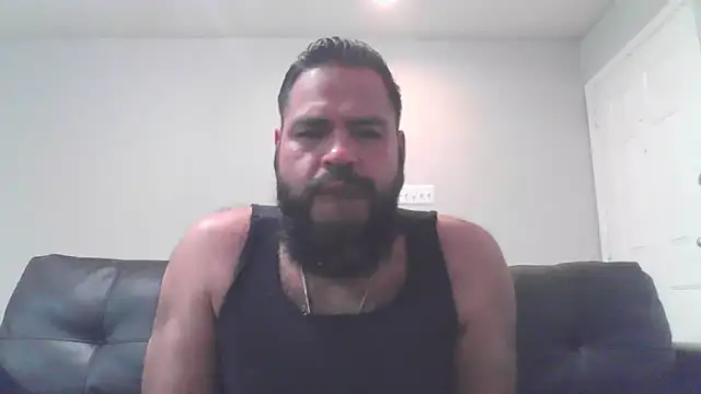 Snapshot of BigJohnBear39 chatting on 10/18/25, 05:10 BigJohnBear39 online show from 10/18/25, 05:10