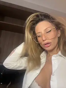 Snapshot of AvaMaddisson chatting on 03/16/26, 03:34 AvaMaddisson online show from 03/16/26, 03:34