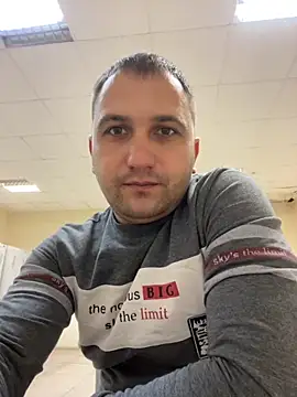 Snapshot of Mahrovmaxim chatting on 10/12/25, 06:01 Mahrovmaxim online show from 10/12/25, 06:01