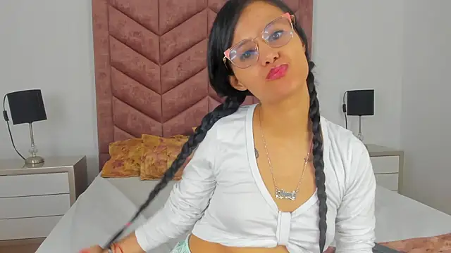 Alanha   online show from 10/16/25, 02:23