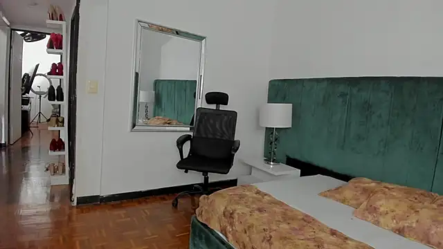 Alanha   online show from 11/17/25, 04:07