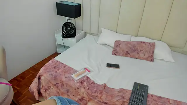 Alanha   online show from 11/22/25, 03:27