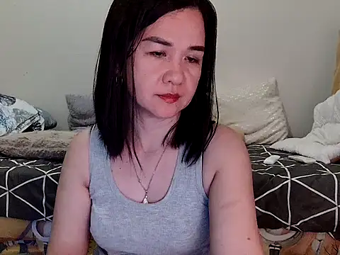 Snapshot of KissHott chatting on 05/04/26, 01:40 KissHott online show from 05/04/26, 01:40