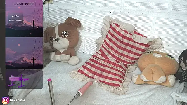 Snapshot of lunacutie chatting on 10/21/25, 07:36 lunacutie online show from 10/21/25, 07:36