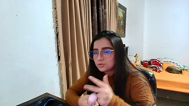 Snapshot of Charlotte_Richardson chatting on 06/14/26, 02:24 Charlotte Richardson online show from 06/14/26, 02:24