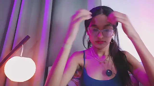 luna valen online show from 10/27/25, 12:42