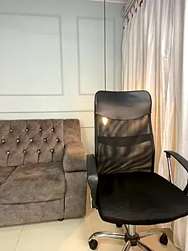 Rose monroee online show from 11/17/25, 07:30