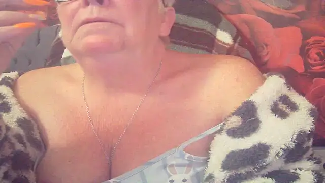 Playful MILF Demi online show from 04/30/26, 08:31