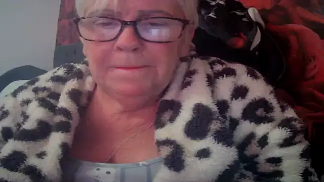 Playful MILF Demi online show from 04/30/26, 09:30