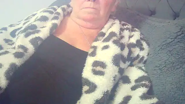 Playful MILF Demi online show from 05/08/26, 09:42