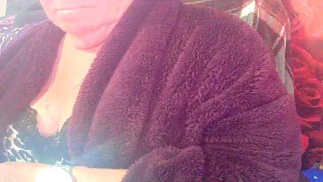 Playful MILF Demi online show from 05/10/26, 06:35