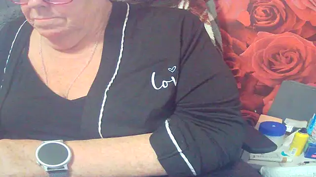 Playful MILF Demi online show from 05/13/26, 09:11